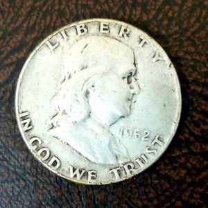 OLD COIN   1952 FRANKLIN HALF DOLLAR NO MINT